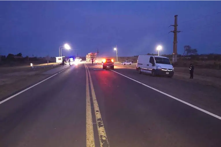 Dos motociclistas resultaron heridos tras colisionar con una trafic conducida por un paranaense - imagen de origen
