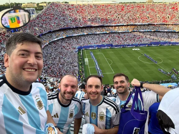 Fiebre mundialista: la aventura de los concordienses que viajaron para alentar a la Selección Nacional - imagen de origen