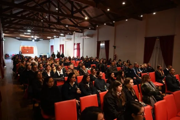 Trabajadores municipales fueron capacitados en el abordaje de consumos problemáticos - imagen de origen