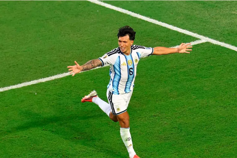 Lisandro Martínez, del palo santo al agua bendita: “Los hinchas deben estar muy orgullosos de la Selección” - imagen de origen