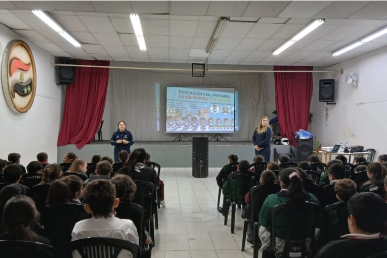 Estudiantes se capacitaron sobre seguridad vial y uso responsable del espacio público - imagen de origen