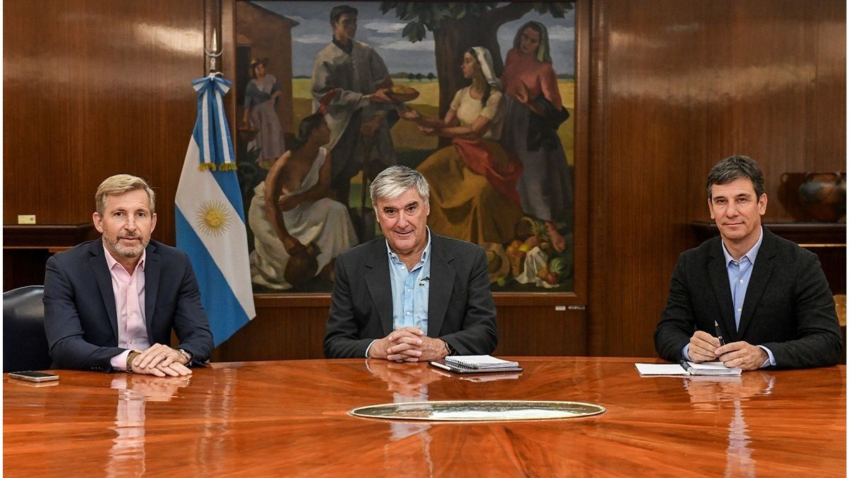 Rogelio Frigerio mantuvo una reunión de trabajo con Luis Caputo y otros funcionarios - imagen de origen