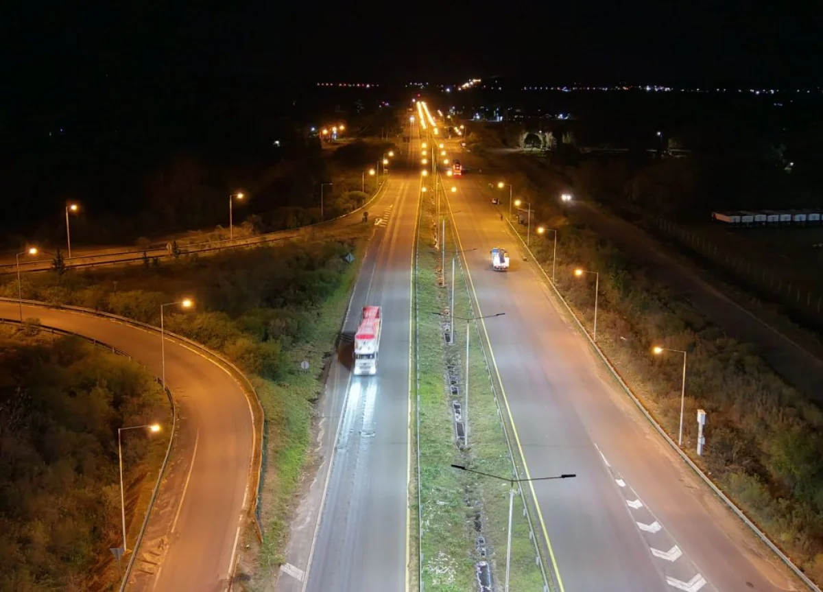 Avanzan las mejoras en el sistema de iluminación de la Autovía del Mercosur - imagen de origen