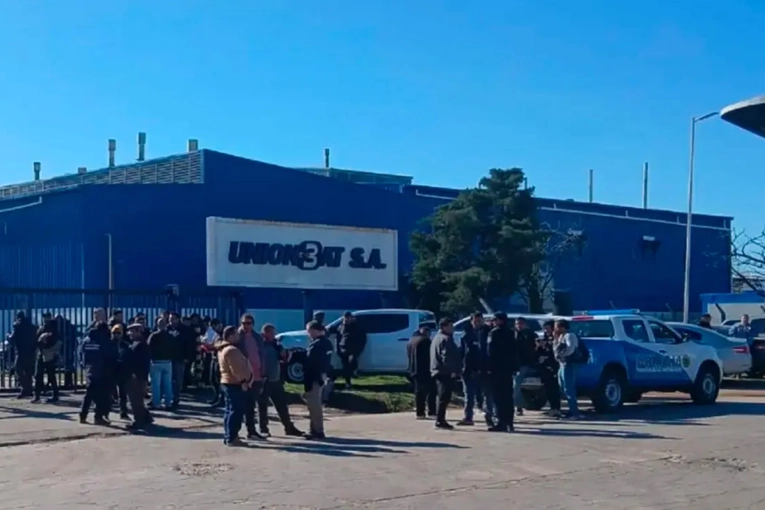 Una fábrica anunció despidos y dejó a un centenar de empleados en la incertidumbre - imagen de origen