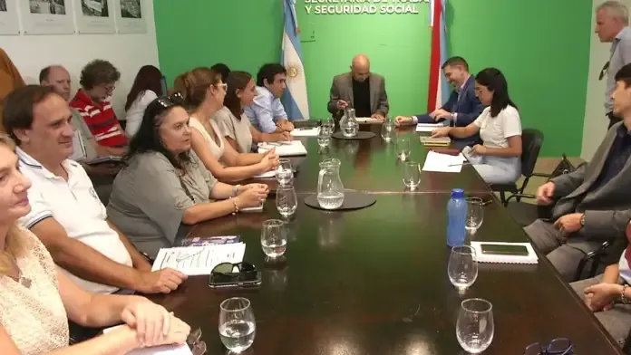 La Provincia no convocará a los gremios docentes a una audiencia de conciliación - imagen de origen