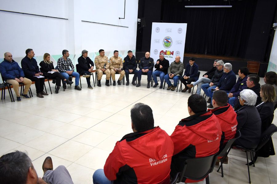 Colón reunió a la Junta de Defensa Civil para actualizar protocolos y fortalecer la prevención ante posibles eventos climáticos - imagen de origen