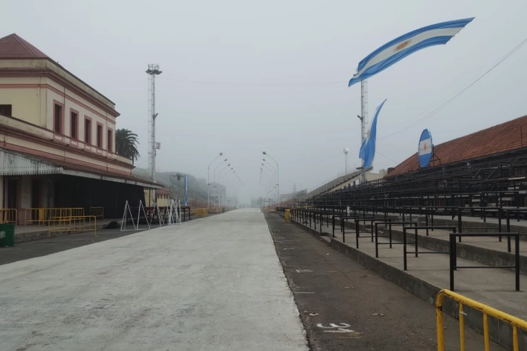 El operativo nocturno de Higiene Urbana dejó impecable el Parque de la Estación - imagen de origen