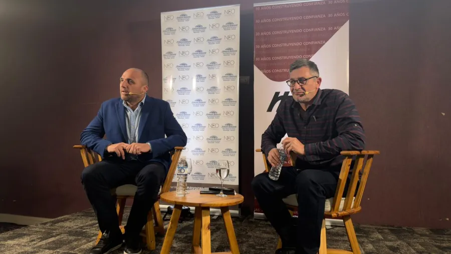 Ciclo de Charlas: De los Santos expuso en Paraná las historias detrás de la violencia narco juvenil | Análisis - imagen de origen