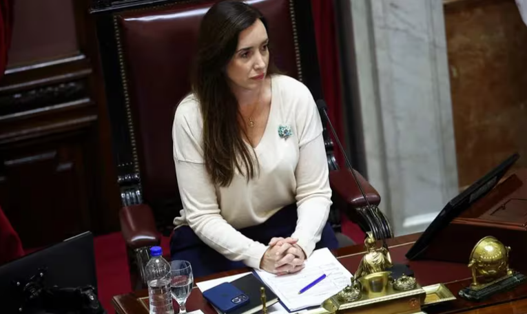 Victoria Villarruel volvió a cuestionar al Gobierno por la compra de un avión en mal estado y los bajos sueldos de las fuerzas - imagen de origen