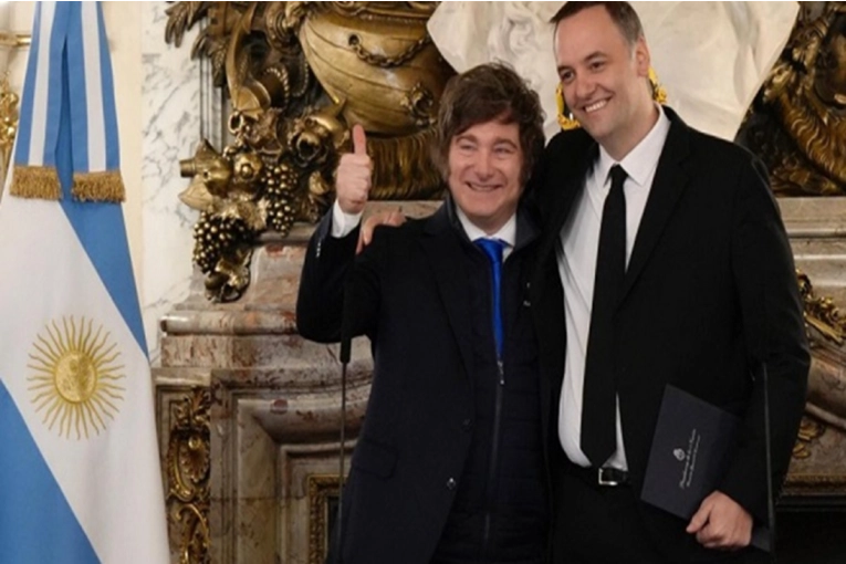 Javier Milei volvió a defender a Manuel Adorni por ahorrar en negro - imagen de origen