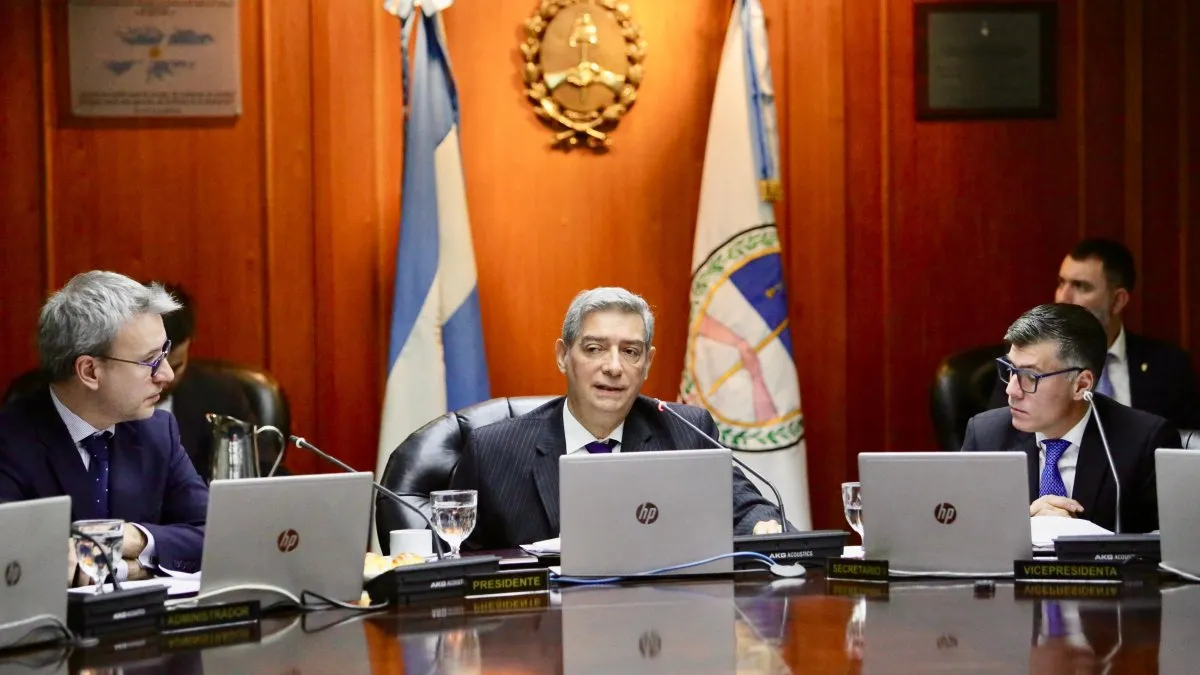 Suspenden por unanimidad a Gastón Salmain y enfrentará un jury por cobrar coimas a cambio de fallos - Informe Digital - imagen de origen