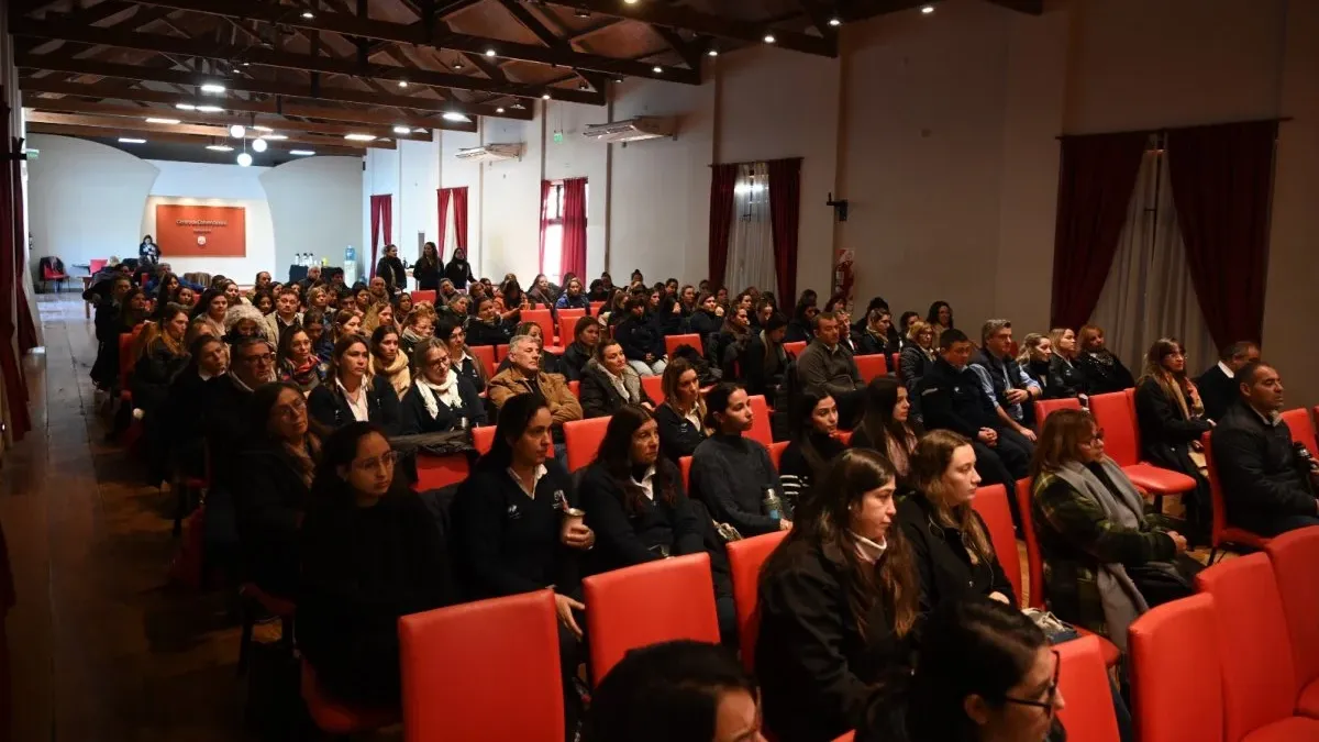 Capacitaron a más de 170 trabajadores en el abordaje de consumos problemáticos - imagen de origen