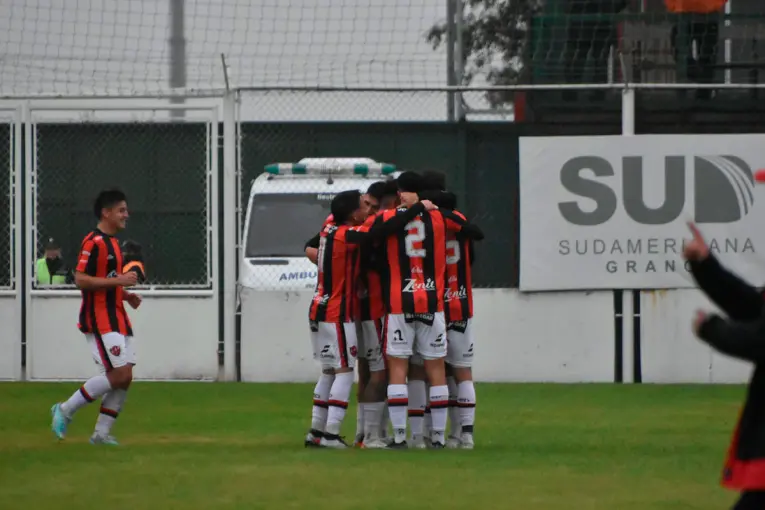 Patronato empató con Agropecuario 1 a 1 y terminó con 10 jugadores - imagen de origen