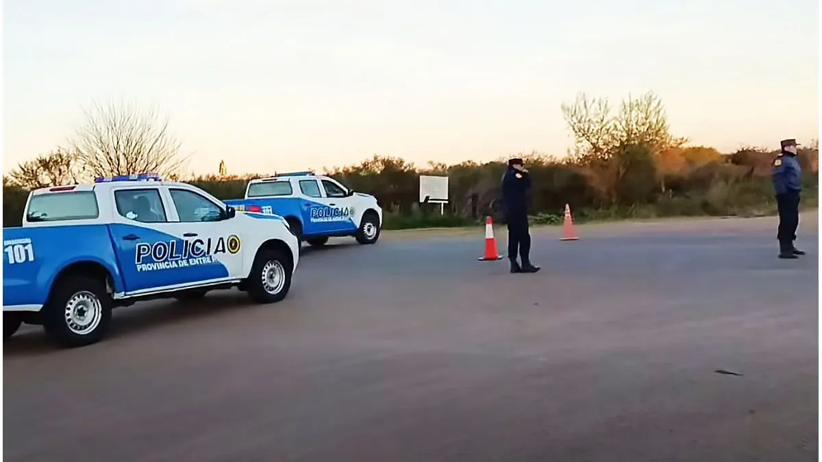 Policía falleció al chocar con su moto un caballo - imagen de origen