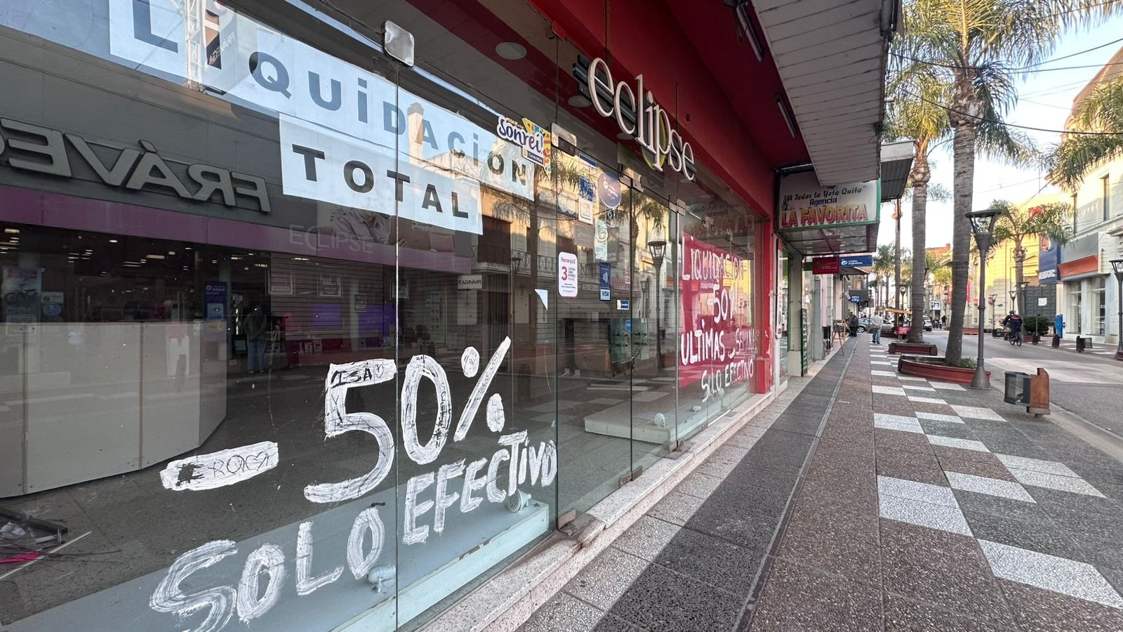Crisis en el comercio de la ciudad: bajas ventas, costos altos y cada vez menos empleados - imagen de origen