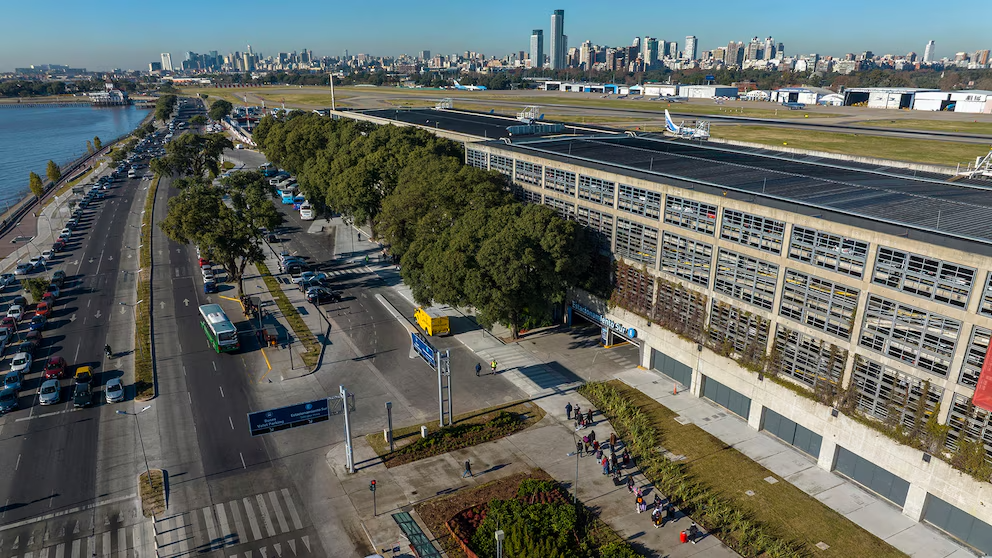 Trágico accidente en Aeroparque: un trabajador murió tras quedar atrapado en una fuga de gas - imagen de origen