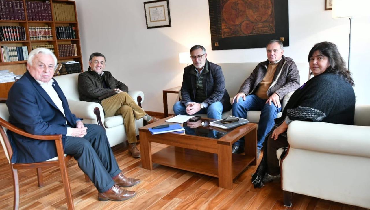 Carlomagno recibió a integrantes del bloque de senadores del Frente Más para Entre Ríos - imagen de origen