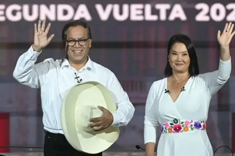 Balotaje en Perú: empate técnico entre Keiko Fujimori y Roberto Sánchez y definición voto a voto - imagen de origen