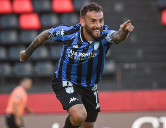 Con aporte de Renzo Tesuri, Atlético Tucumán goleó y avanzó en la Copa Argentina - imagen de origen