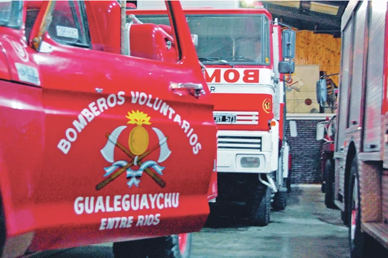 Despiste de camión con carga de celulosa en la Ruta 20, intervino Bomberos Voluntarios - imagen de origen