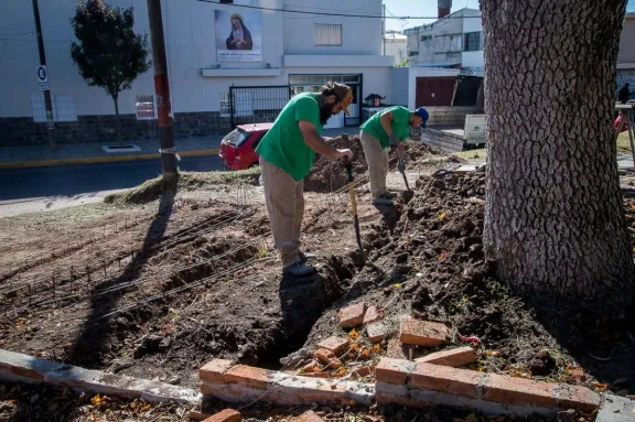 La Municipalidad recupera la Plaza Primera Junta de Barrio Mariano Moreno de Paraná - imagen de origen