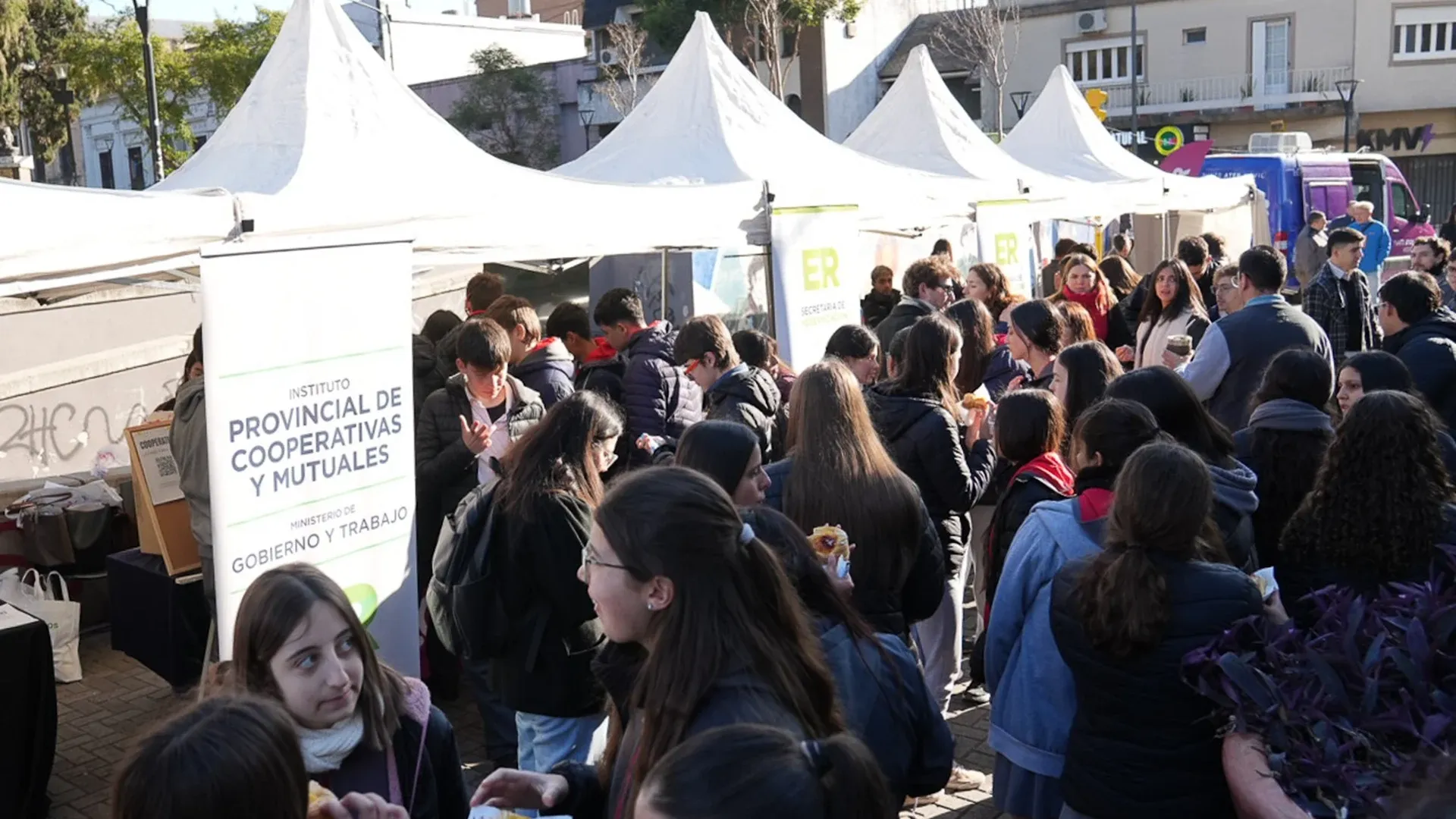 El gobierno provincial desplegó una jornada integral de servicios para la ciudadanía - imagen de origen