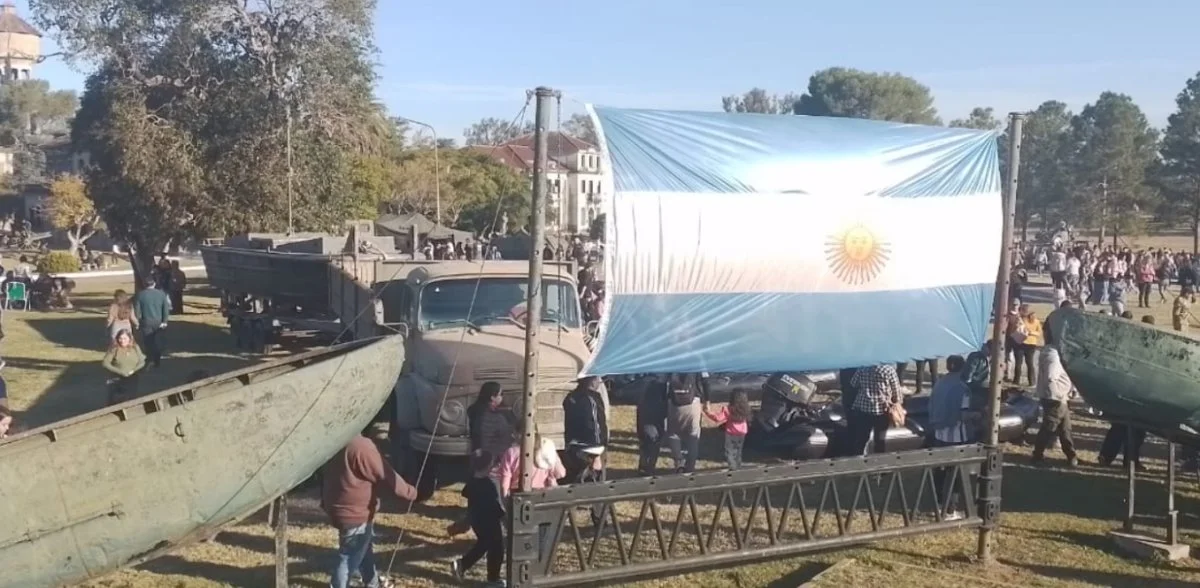 Más de 3.000 personas disfrutan de la jornada de puertas abiertas del Ejército en Concepción del Uruguay - imagen de origen