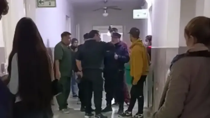 Tensión y gritos en un hospital enterriano tras la muerte de un bebé - imagen de origen