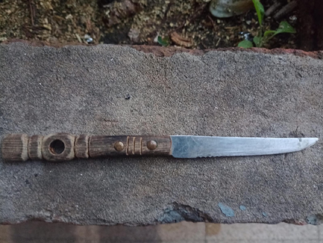 Lo quisieron identificar, se negó y amenazó a policías con un cuchillo - imagen de origen