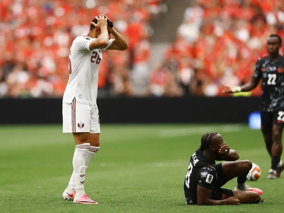 La tremenda lesión que sufrió una figura de Canadá en el triunfo ante Qatar: la desesperada reacción de los jugadores - imagen de origen