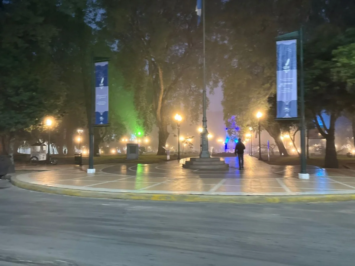 La niebla volvió a cubrir Concepción del Uruguay y rige una advertencia por baja visibilidad - imagen de origen