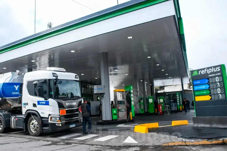 YPF inauguró su primera estación low cost y apuesta al autodespacho - imagen de origen