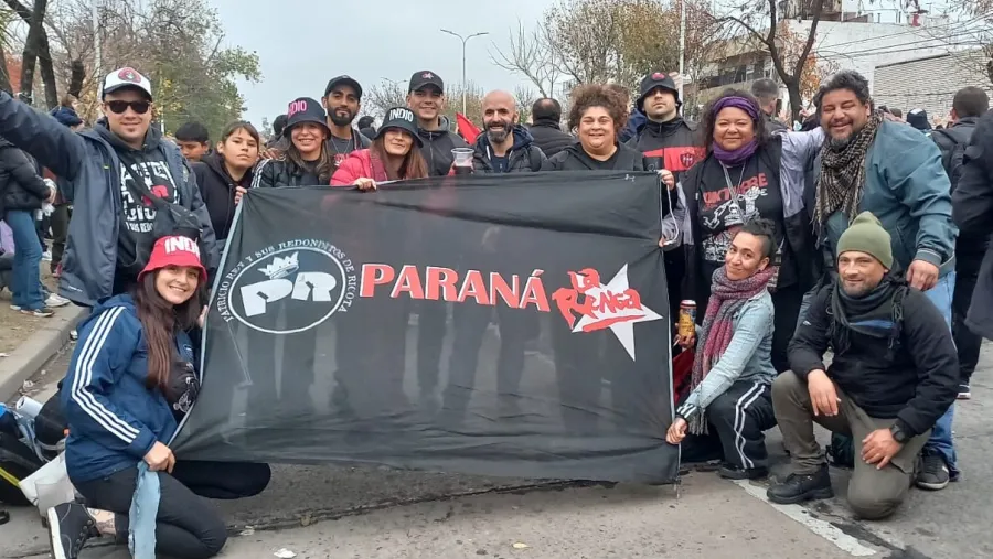 Paranaenses viajaron a Avellaneda para despedir al Indio Solari: "Fue una procesión ricotera sin parangón" - Plaza Web - imagen de origen