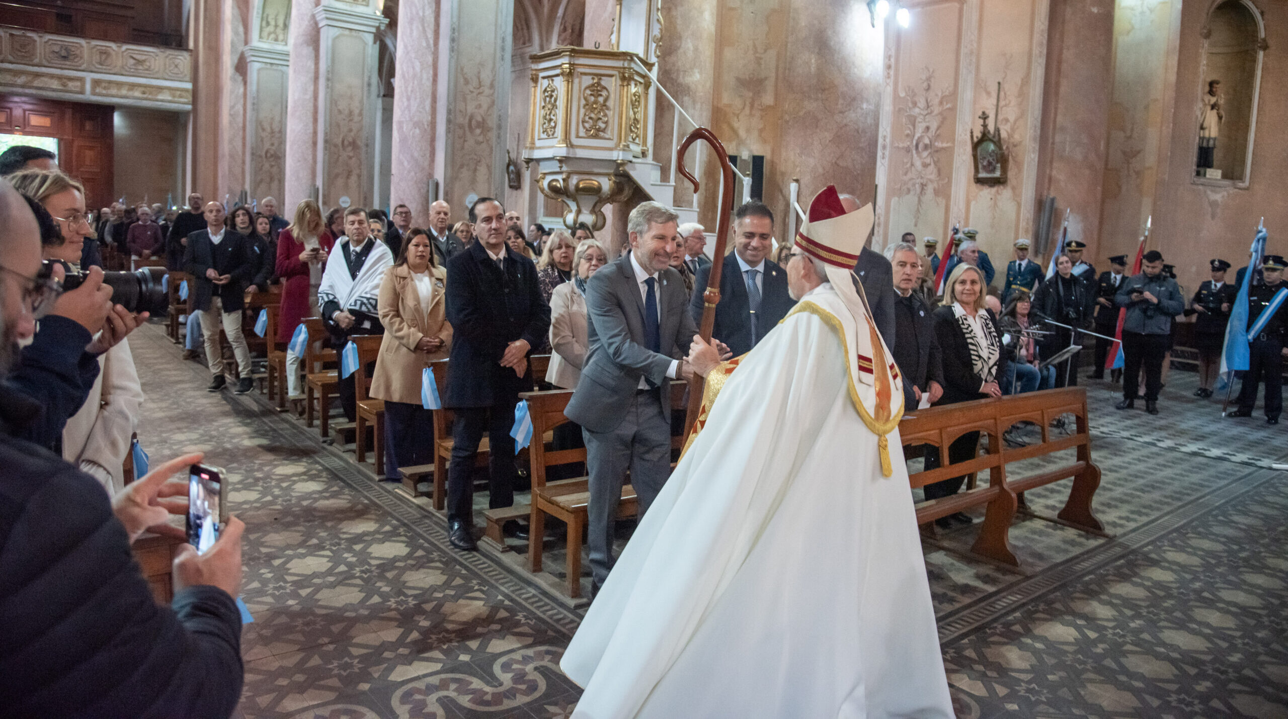 En el 25 de Mayo, Frigerio pidió consensos en sintonía con el llamado al diálogo de García Cuerva - imagen de origen