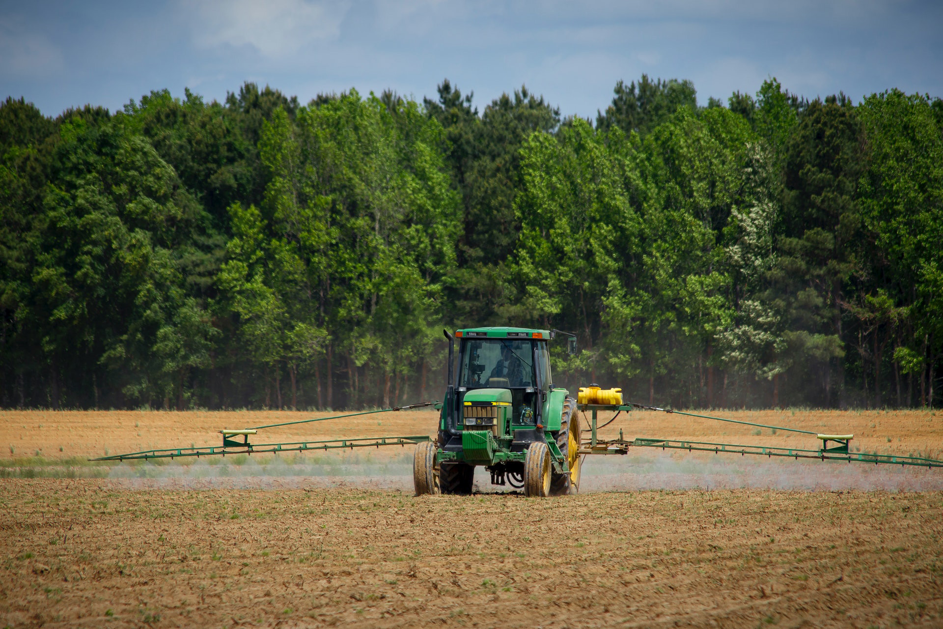 Aprobaron el protocolo que regula las fumigaciones con agroquímicos en Entre Ríos - Plaza Web - imagen de origen