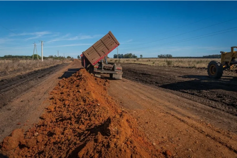 Se presentaron siete ofertas para mejorar los caminos rurales en seis departamentos - imagen de origen