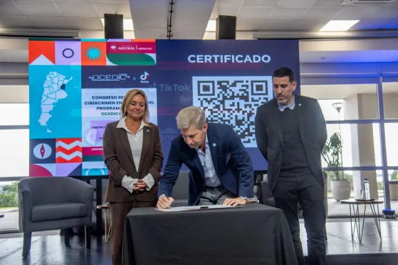 Frigerio instó a cuidar a niños y jóvenes a través del diálogo y el uso inteligente de la tecnología - imagen de origen