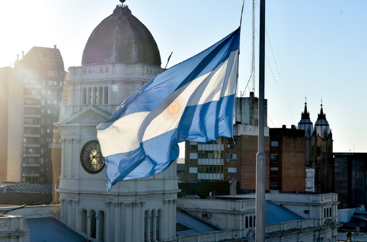 Más de 2000 alumnos de Paraná prometerán lealtad a la bandera en plaza Mansilla - imagen de origen
