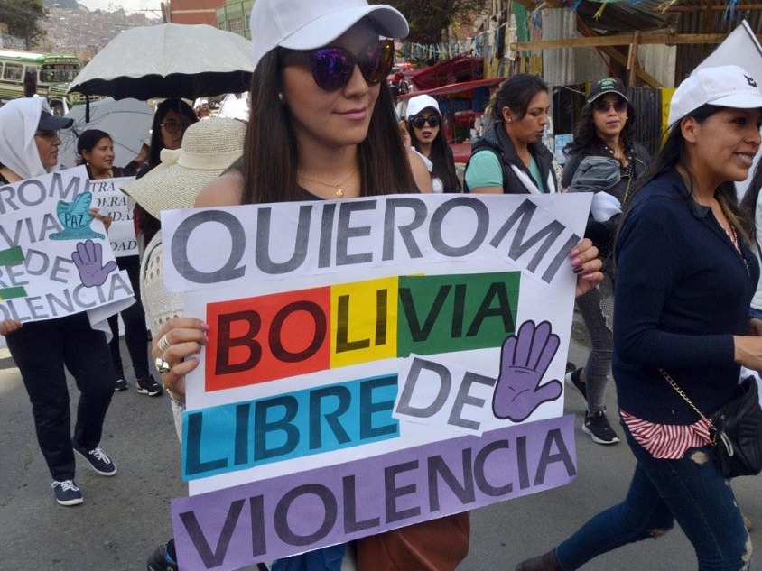 Vuelve la violencia a La Paz con choques entre manifestantes y policías - imagen de origen