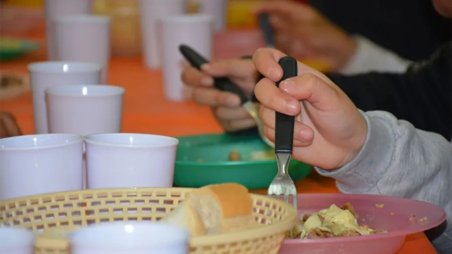 ATE cuestionó al gobierno por los comedores escolares y denunció “ajuste” en las partidas alimentarias | Análisis - imagen de origen