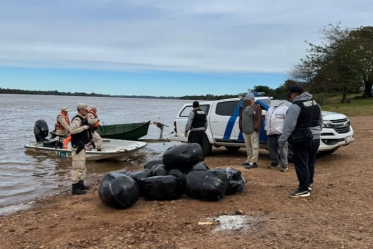 Prefectura secuestró mercadería valuada en más de 18 millones de pesos en un operativo sobre el río Uruguay - imagen de origen