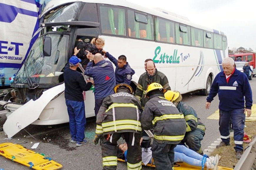 Micro de una empresa de Concordia protagonizó un fuerte accidente en Campana - imagen de origen