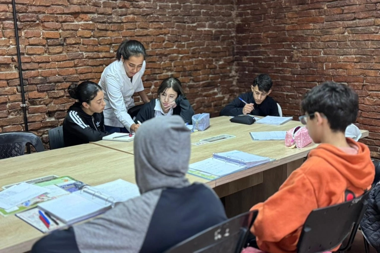 ¿Necesitás ayuda con materias de la secundaria? Punto Joven ofrece clases gratuitas - imagen de origen