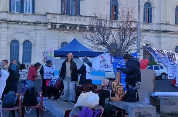 AGMER Gualeguaychú se sumó al acampe de la carpa blanca en Paraná - imagen de origen