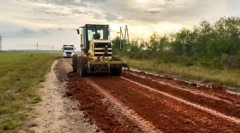 Una motoniveladora y un tanque de combustible recibiría la Zonal XIII tras la compra de equipamiento desde Vialidad - imagen de origen