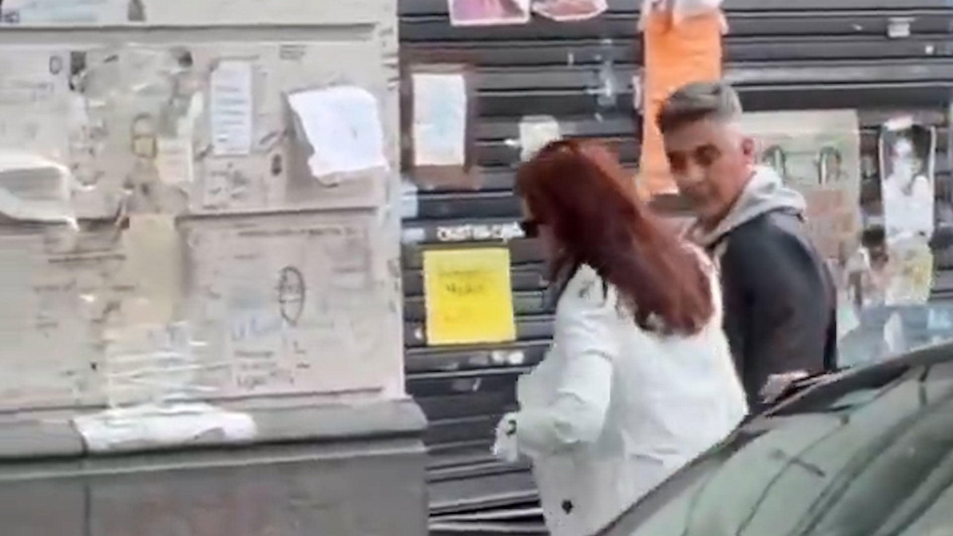 Cristina Kirchner en la calle sin custodia policial - Informe Digital - imagen de origen