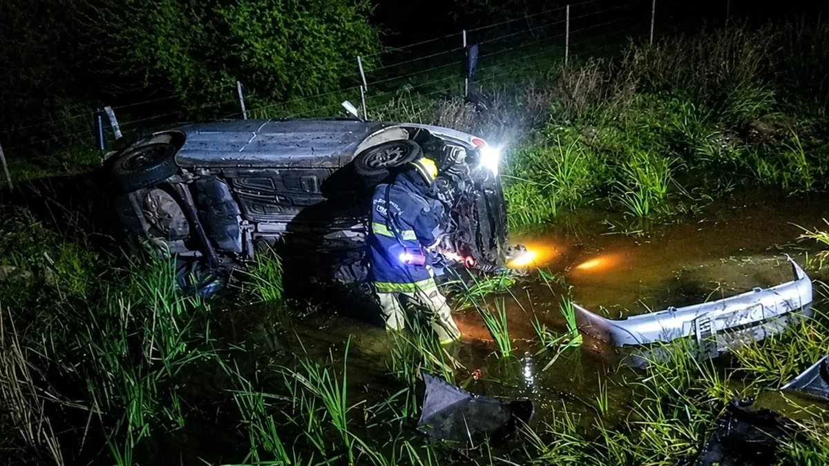 Volcó un auto en la Ruta 14: dos heridos fueron trasladados al Hospital Centenario - imagen de origen