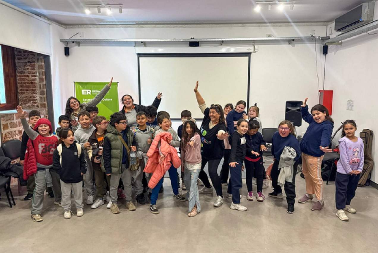 Las infancias de Paraná disfrutaron del canto y el baile en el Museo Casa de Gobierno - imagen de origen