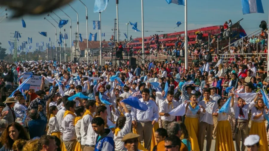 El Sol del 25 viene asomando: distintos Municipios convocan a la celebración de la Revolución de Mayo | Análisis - imagen de origen