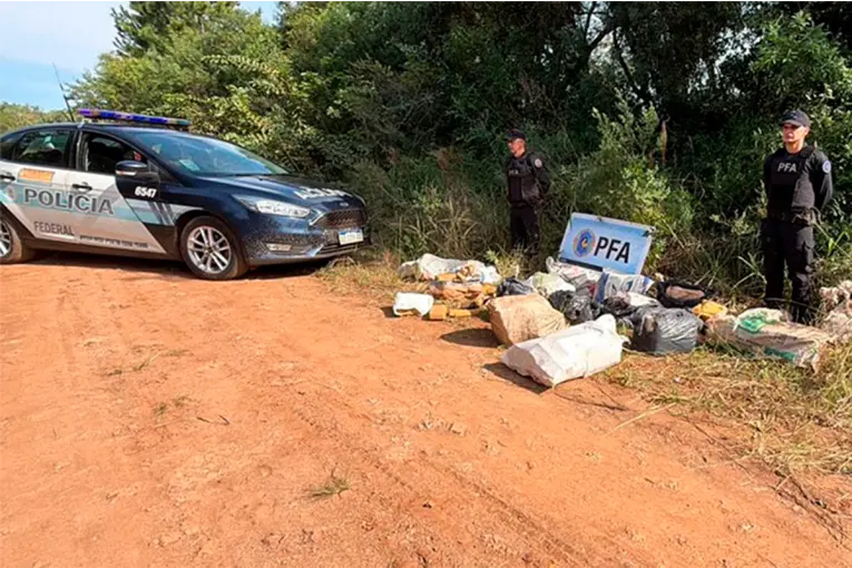 Abandonaron 236 kilos de marihuana en la Ruta 14 misionera - Informe Digital - imagen de origen